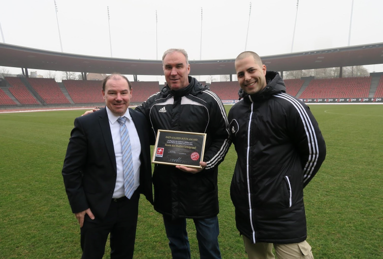 Den SAFP GOLDEN PICHT AWARD für die Saison 2013/2014 hat in der Super League das Stadion Letzigrund gewonnen